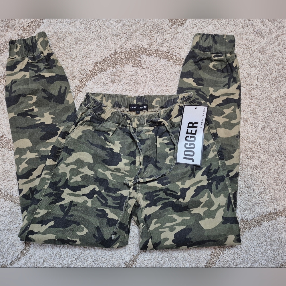NWT Small Almost Famous Camo Jogger - Picture 4 of 5